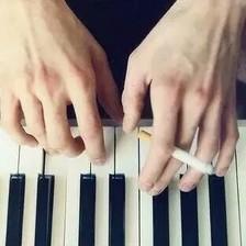 男生女生可爱动漫情侣微信头像莫名我就喜欢你