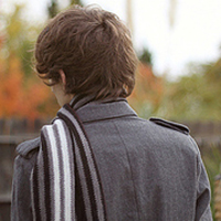 孤单背影唯美男生大图,孤单背影图片伤感男生,男生黑色孤单的背