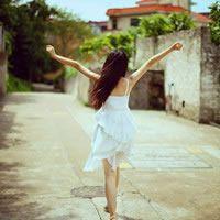 背影头像女生长头发不怕你头发长就怕你见识短