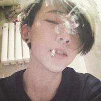 男生抽烟颓废头像带字,男生抽烟颓废黑色大图,男生抽烟喝酒颓废