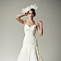 成熟悉穿婚纱的女生微信头像