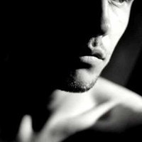 成熟男生非主流微信头像一种预感,爱就要离岸,所有回忆却慢慢碎成