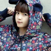 素描漫画帽子女生头像