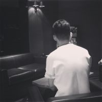 孤独男生黑白意境头像