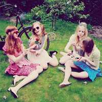 长发飘飘的女生头像姐妹亲爱的闺蜜我们在一起就要好好的珍惜自己