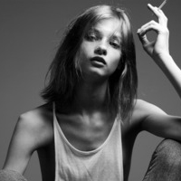 欧美颓废抽烟女生头像孤独的颓废女生抽烟头像微信头像带血颓废女