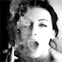 吸烟的女生非主流欧美头