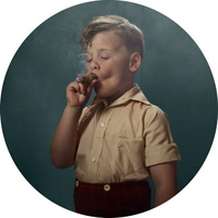 小孩吸烟欧美微信头像