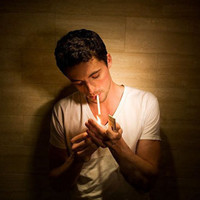 微信霸气头像女生抽烟