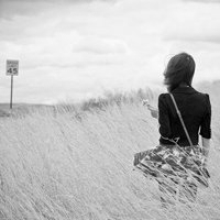 黑白头像女生背影那消失的背影如生命的光辉情深谁