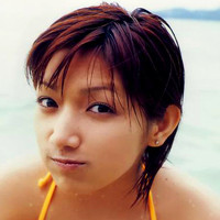 是位不折不扣的气质美女