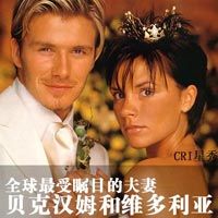 带女面带倦容豪车后座一脸疲惫