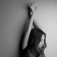 疯了的非主流黑白女生头像我一直都说自己过得很好你却都不相信