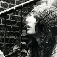 抽烟非主流颓废女生头像每晚只能用香烟来把我麻醉