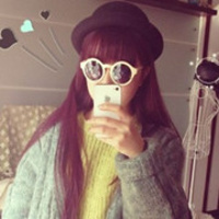 嗮可爱的非主流美女头像光着脚丫我们轻巧的错过了彼此