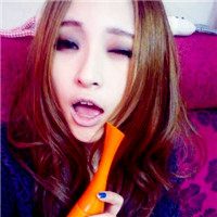 非主流女生红色调头像听着熟悉的歌看着熟悉的人