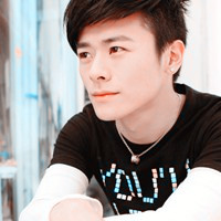 非主流男生偏偏一个人执着