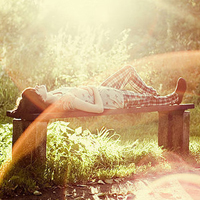 意境背影女生头像空白的只剩下伤口