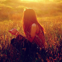 阳光下的意境女生头像总以为还在最初的地方