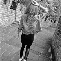 黑白意境遮不住的是那不堪的回忆