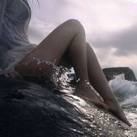 黑白灰微信意境女生头像