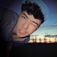 微信空间伤感意境女生头像那一束未触就斜过身旁的光