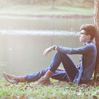 意境头像男生侧面远景