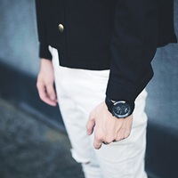 间旳回眸青春有意境男生头像幸福如履薄冰