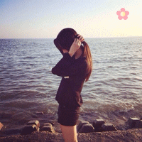 2016伤感的意境女生背影头像会动的微信头像