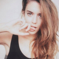 14最新欧美风意境头像一个人看窗外的雨滴