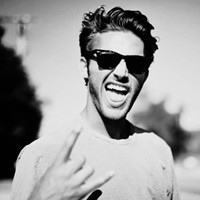 男生欧美意境头像你的轮廓在黑夜之中淹没2