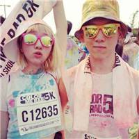 非主流情侣头像一男一女女神不一定是女朋友但女朋友一定是女神