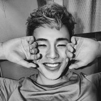 伤感痛苦心情的黑白非主流头像有些事情不需要太多的理由去追求