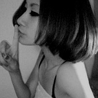 奢华妩媚的女生黑白非主流头像很是美丽的女人躺着更加动人楚楚可怜