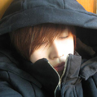 微信2011戴墨镜男生非主流可爱头像一天天的给自己的心加上负担