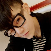 个性耍酷的戴眼镜非主流男生头像除了你们,他们都是可有可无的