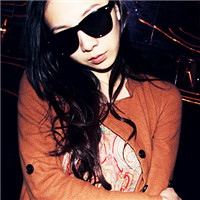 的女生戴墨镜的非主流头像耍酷女生也会