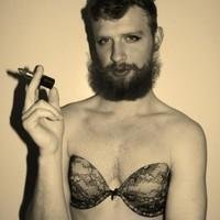 大胡子内衣男 别韵