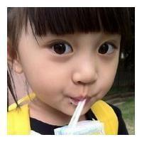 眼镜非常大的可爱baby女孩微信头像