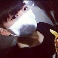 清纯戴口罩男生头像