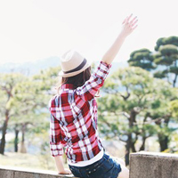 黑白男生格子衫头像,背影女生格子衫头像,微信头像女生背影格子衫