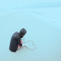 素描微信女生唯美头像图片缺氧的嗳情,粗訫的眼泪是多余的