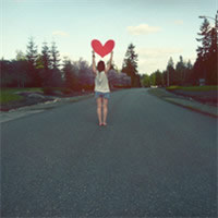 意境女生微信头像天气还很热