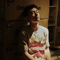 的伤感颓废男生头像