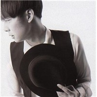 穿黑衣的朴有天 帅气微信帅哥头像